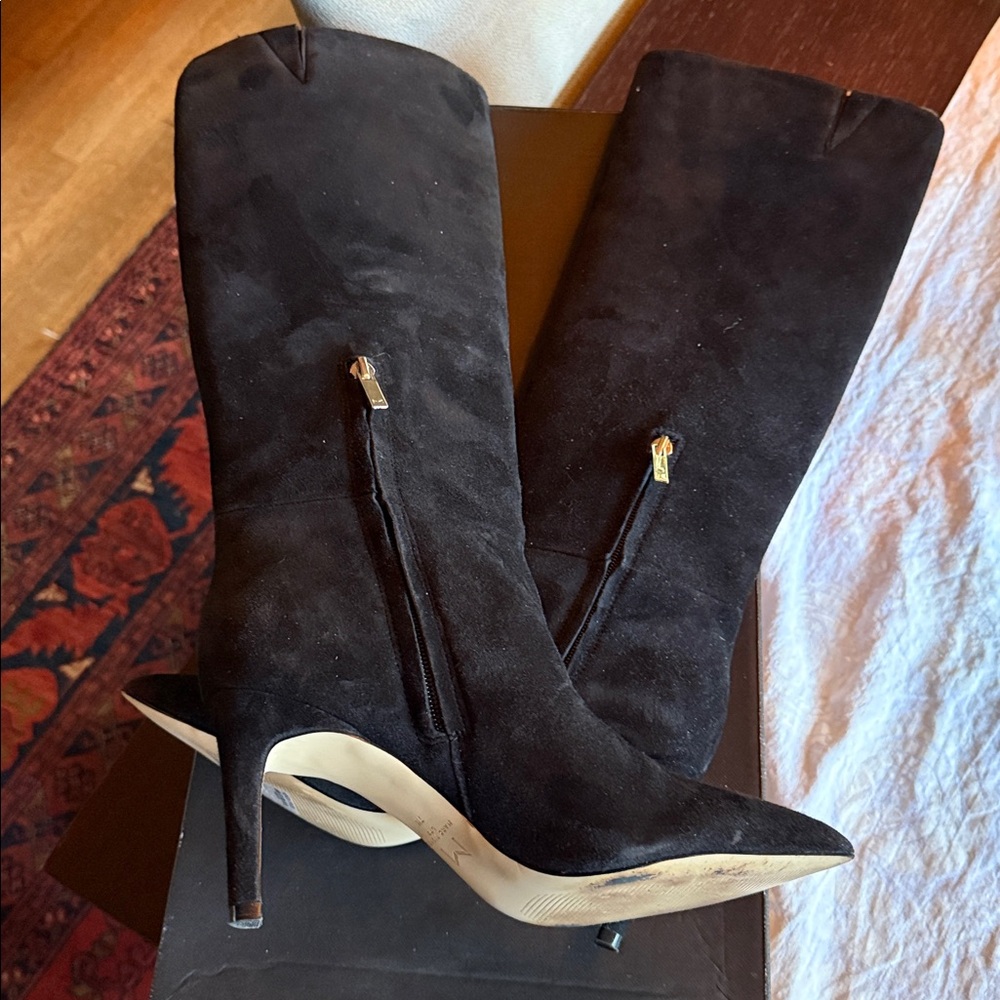 Nordstrom mark Fisher Black Heeled Boots “Georgiey”
Suede like new
